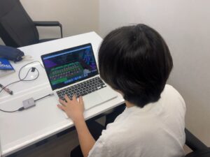 プログラミング中の生徒の様子